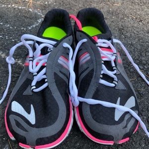Brand New Brooks Pure Drift Sneakers